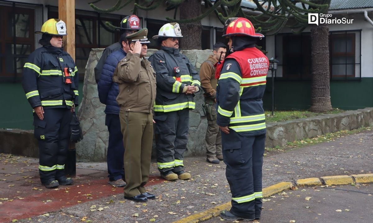 Bomberos rinde honores a Carabineros en Coyhaique