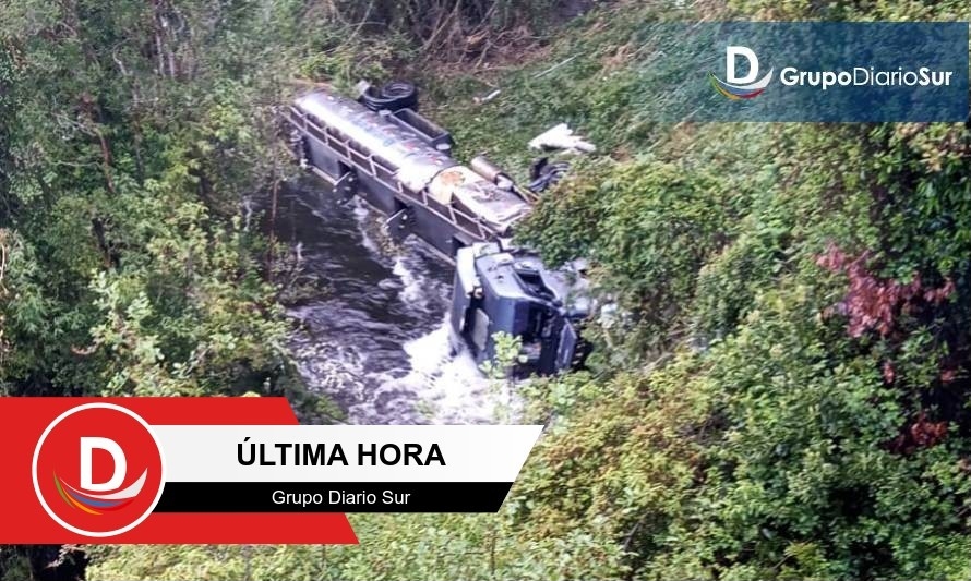 Encuentran cuerpo del conductor de camión que cayó al río en Puyehue